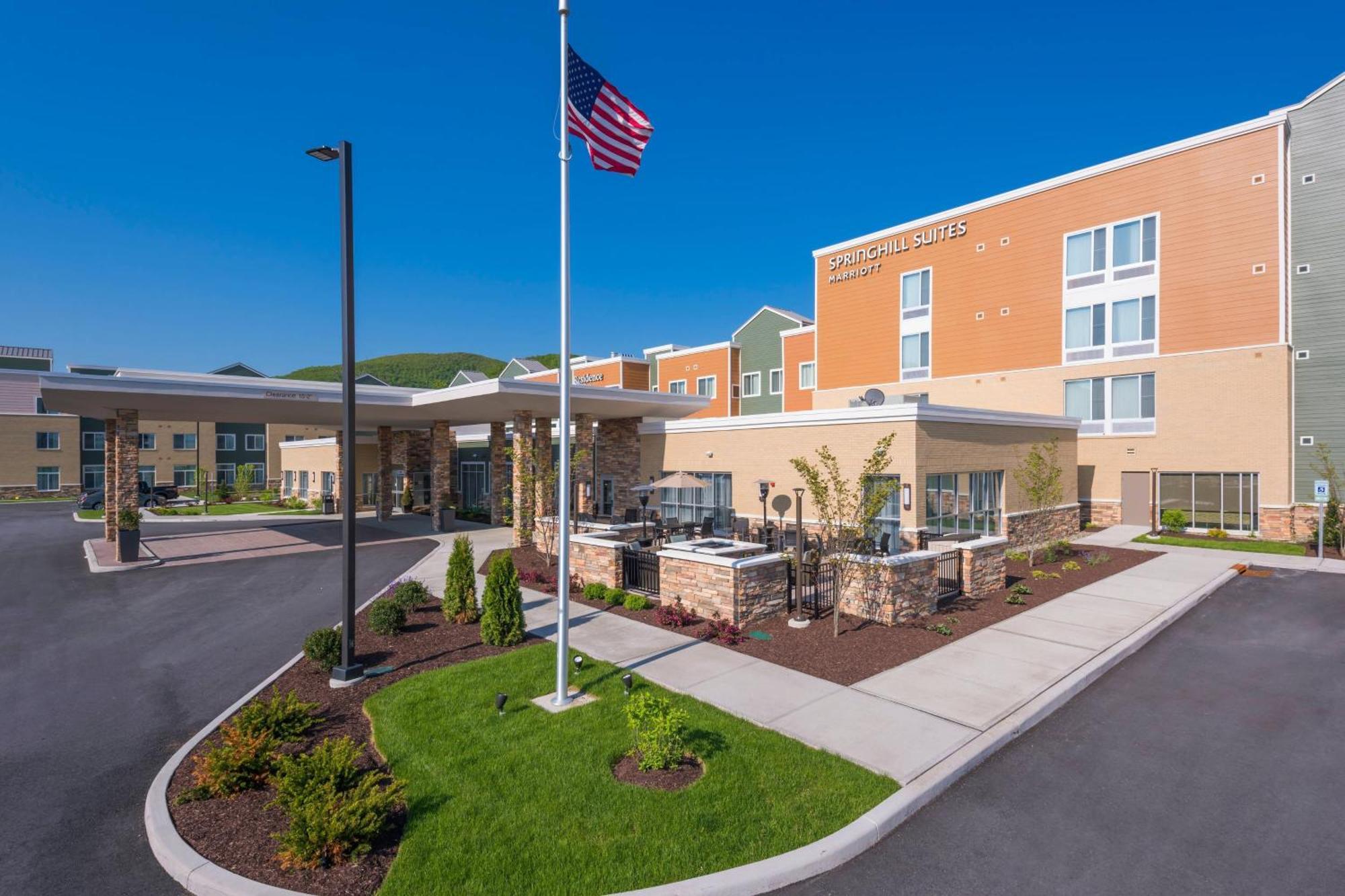 Springhill Suites By Marriott Fishkill Exterior photo
